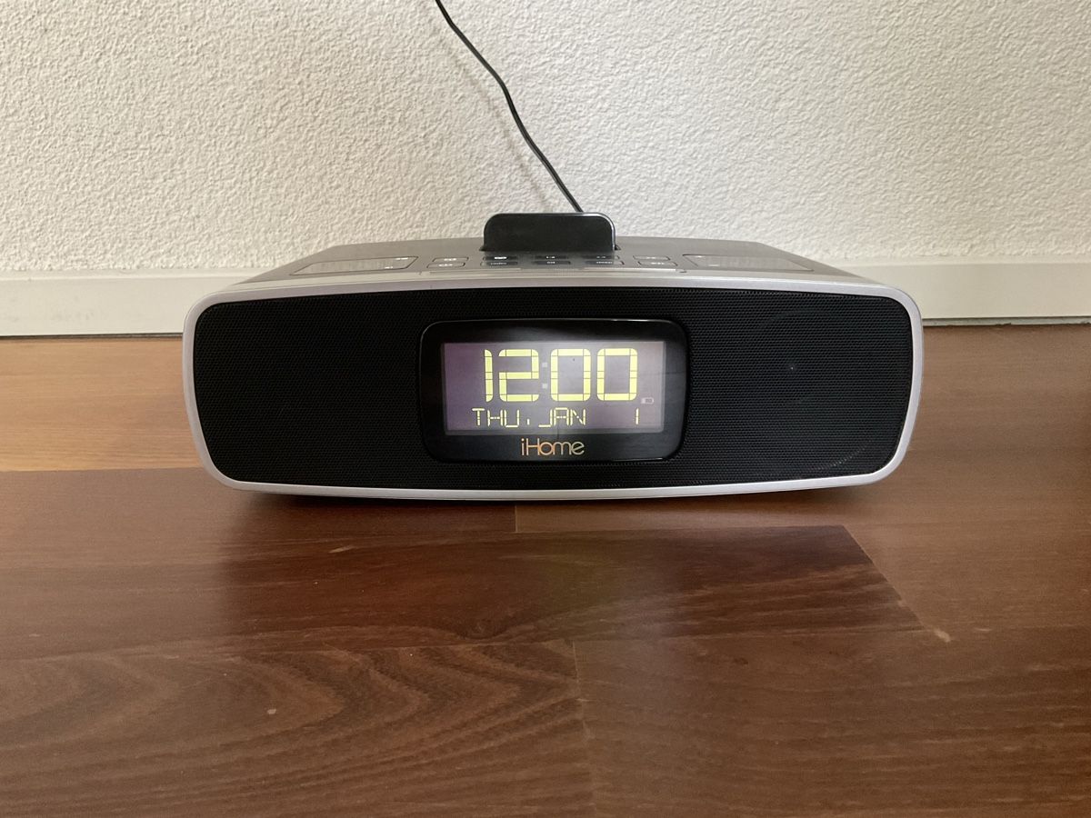 Wecker: iHome iP90 Radiowecker & Dock – Gebraucht aus Marly von St._Benny_John