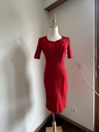Nissa Rotes Damenkleid, Größe XS-S/Robe rouge Nissa pour fem
