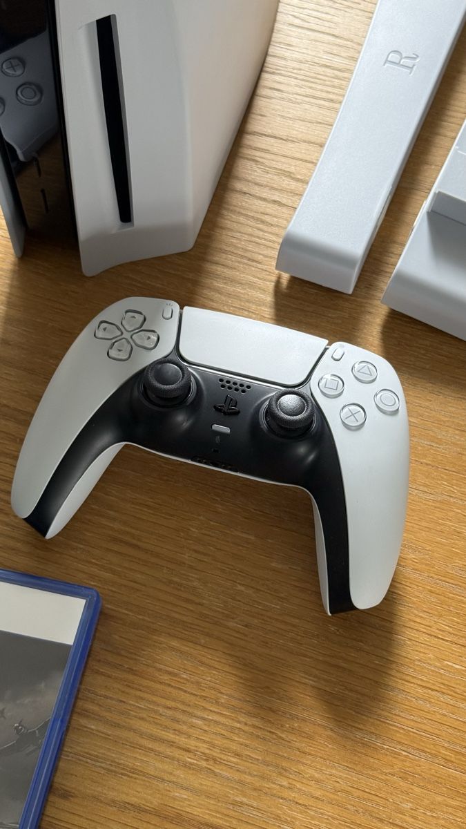 Sony Consoles: Sony PlayStation 5 Disc Edition inkl. 2 Controller + Game – D'occasion à Solothurn par TomBananaJoe 4