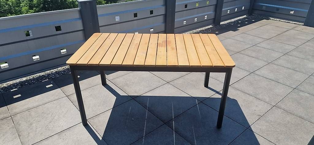 Set di tavolo e panche: Gartentisch mit 4 Stühlen & Sitzauflagen – Usato da Balgach venduto da Thatsboooo181