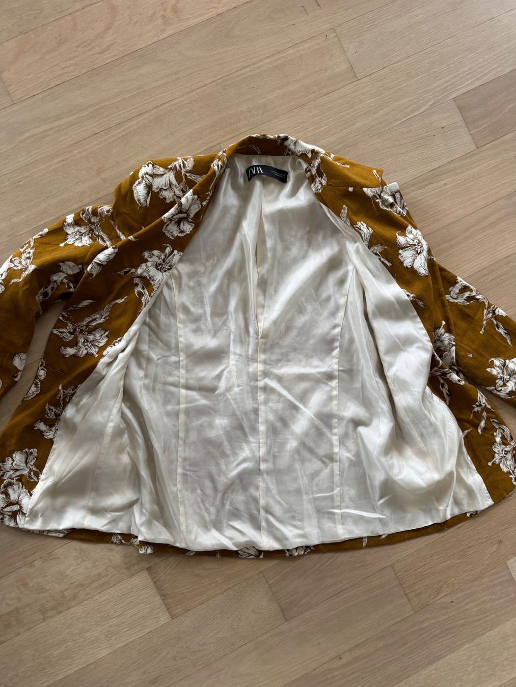 Zara Giacche: Zara Blazer mit Blumenmuster, Leinen, Grösse S/ XS – Usato da Kilchberg ZH venduto da MaM82 4
