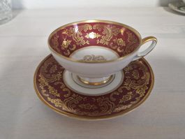 Edle Porzellan Teetasse mit Untertasse, Golddekor