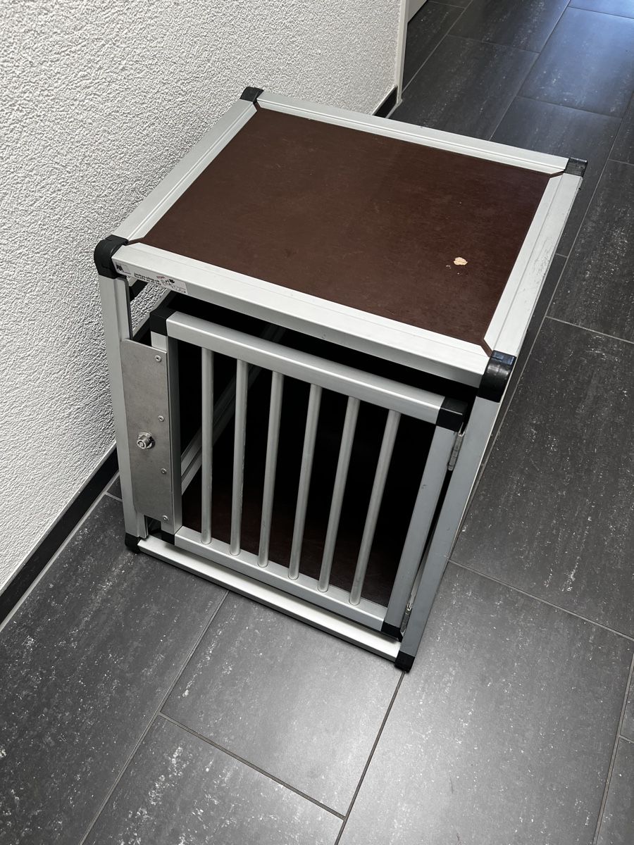 Käfige, Transport & Sicherheit: Hundebox / Transportbox hochwertig Versand möglich – Gebraucht aus Rümlang von Spassoa