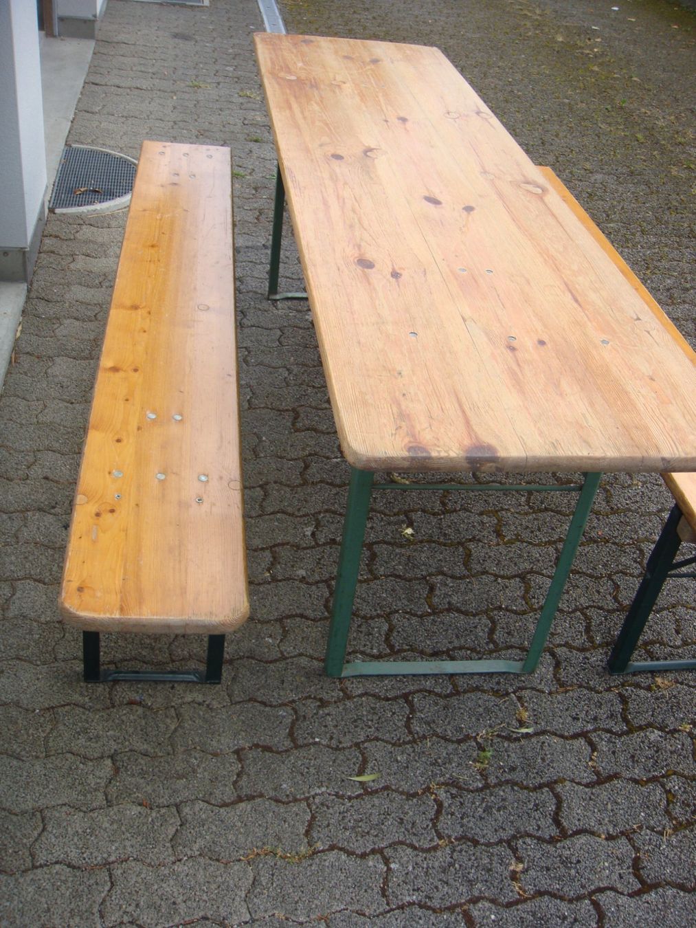 Tische: Stabiele Festbank-Garnitur – Gebraucht aus muri ag von roessli01 2