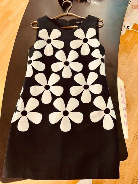 Hallhuber Vestiti: Blumenkleid in schwarz/weiss – Nuovo e nell'imballaggio originale da Zürich venduto da Naebeli 1
