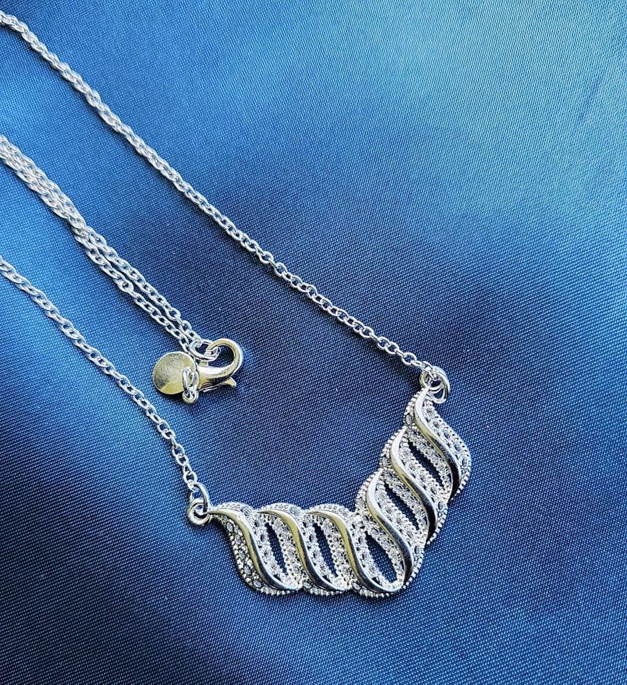 Ciondoli: Eleganter Anhänger mit Kette, 925 versilbert – Nuovo (secondo la descrizione) da Grenchen venduto da maretop 2