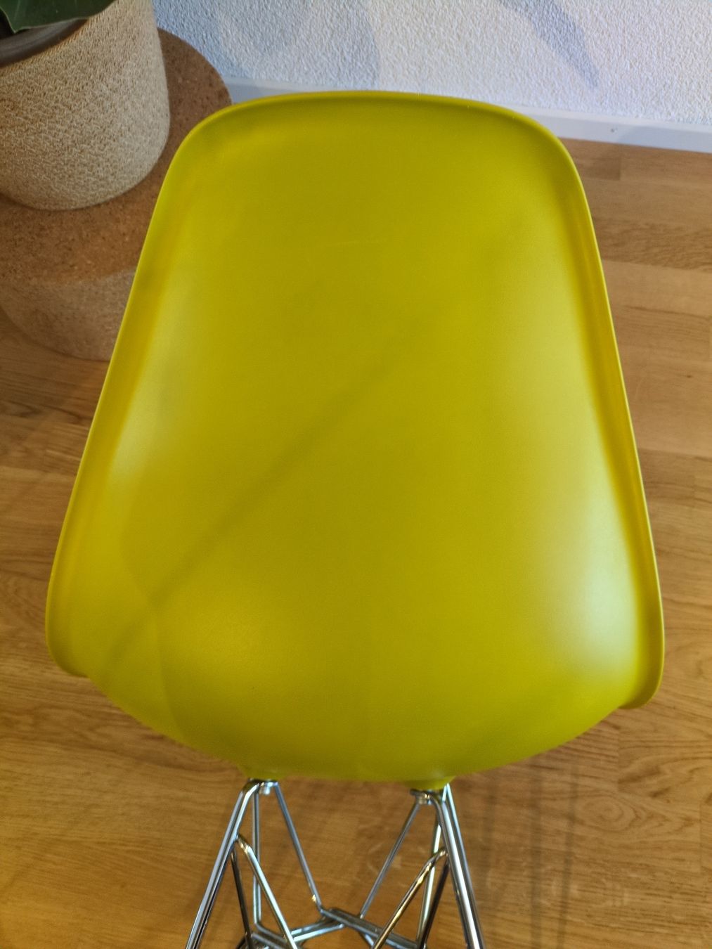Vitra Sedie: Original Eames Plastic Side Chair DSR Farbe 34 – Usato da Horgen venduto da jen_x8fv 3