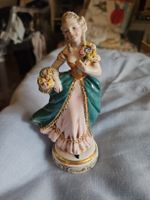 figurine porcelaine finement fait italie 15.5cn