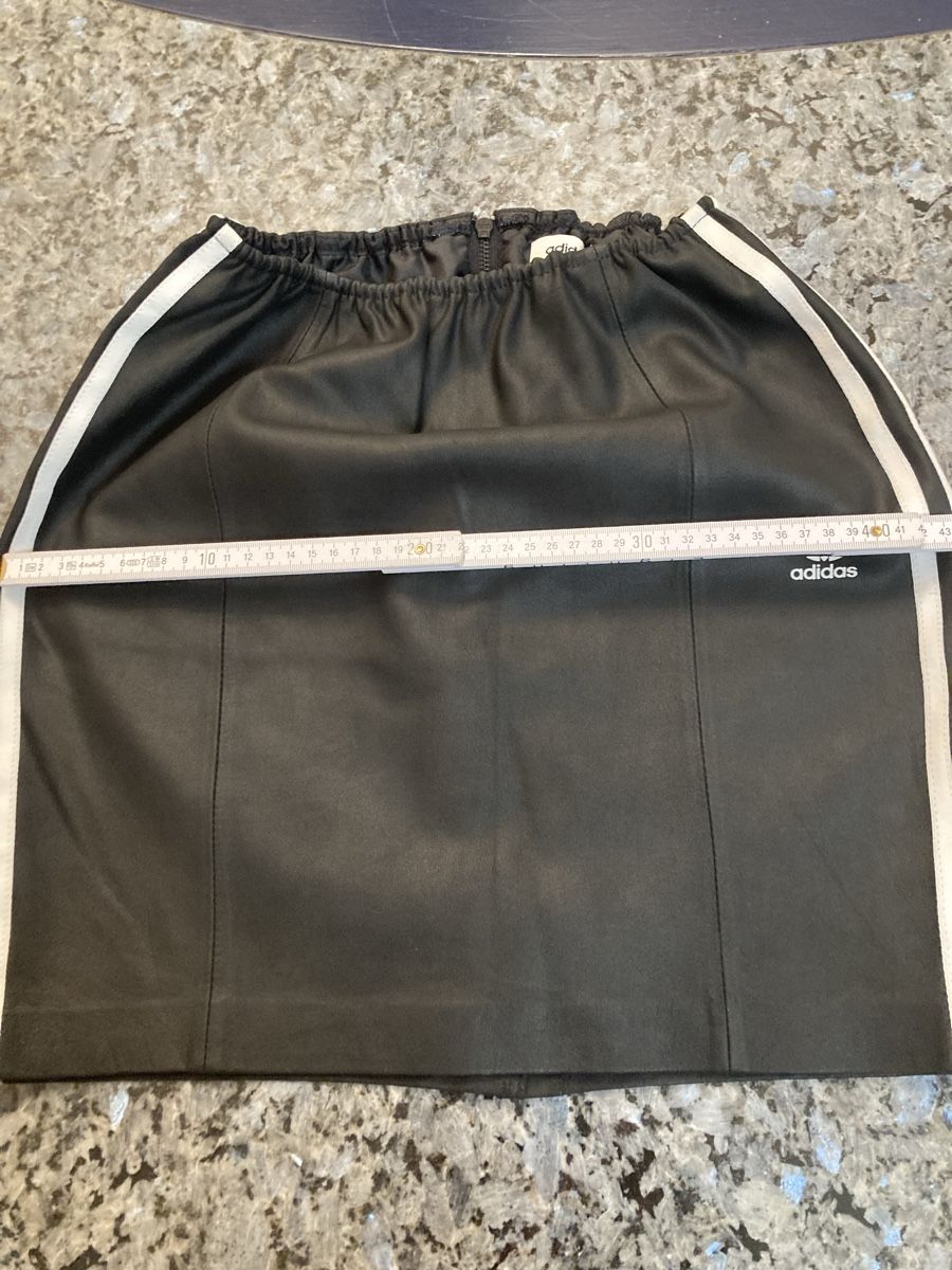 Adidas Gonne: Adidas Lederrock Gr S – Usato da Dietikon venduto da Closet_refurbished 1