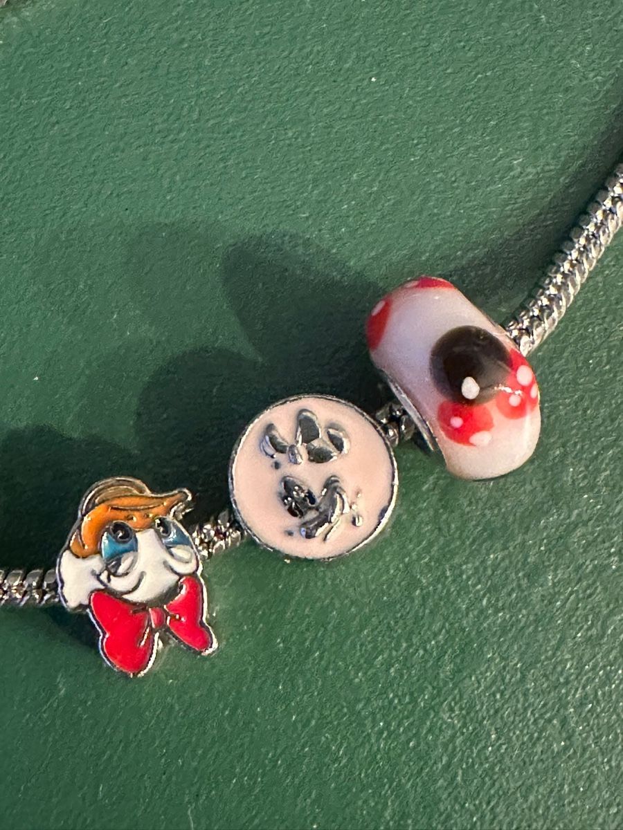 Bracciali & Braccialetti: Charm-Armband mit Disney-Motiven – Usato da Zürich venduto da iva_9svl 1