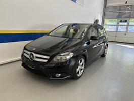 Mercedes B200  2015