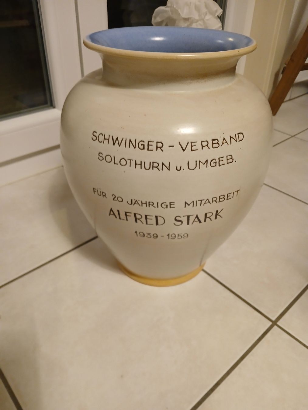 Vasi & Recipienti: Vase décorative vintage avec château, objet de collection – Usato da Corcelles-Payerne venduto da evalyne 3