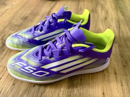 Adidas Fussballschuhe / Hallenschuhe - Größe 34