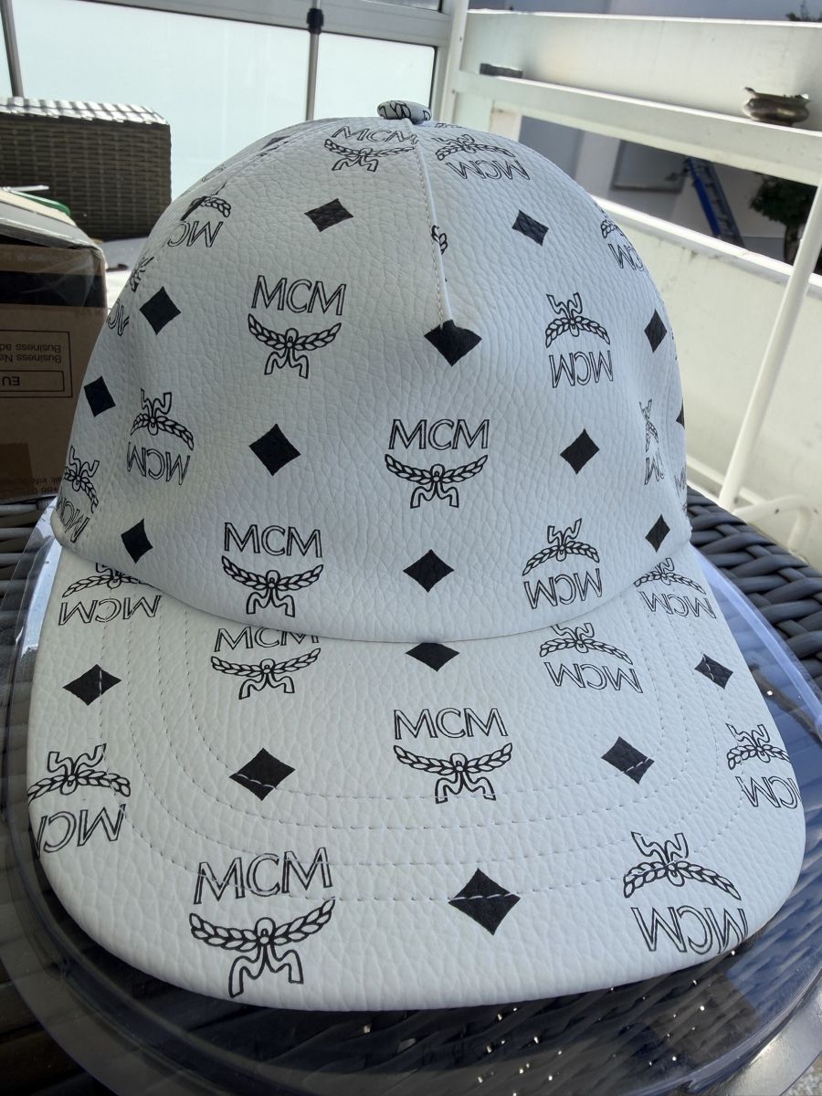 Mcm Copricapi, berretti & cappellini: MCM Baseball Cap White Monogram Print One Size Made in Italy – Nuovo (secondo la descrizione) da Muri b. Bern venduto da nap_br62
