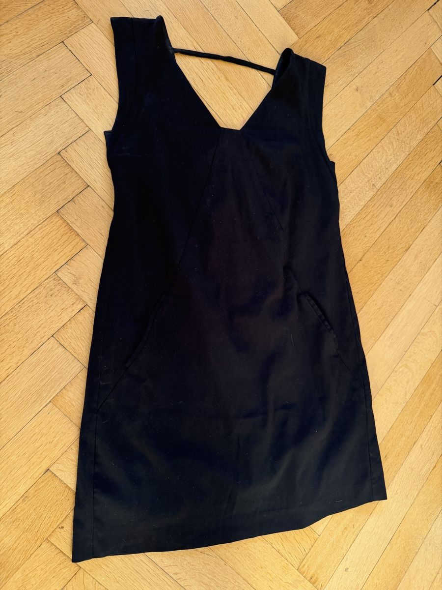 Vestiti: Robe noire Jacob - Taille S - Élégante et confortable – Usato da Lausanne venduto da Stephaniesdressing 2