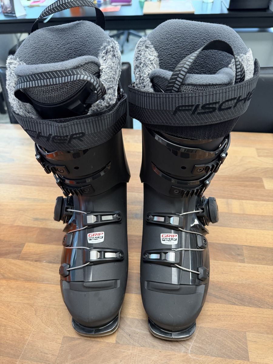 Fischer Chaussures femmes: FISCHER RC4 95 MV BOA - 2026 – D'occasion à Gnosca par Trinityforevers