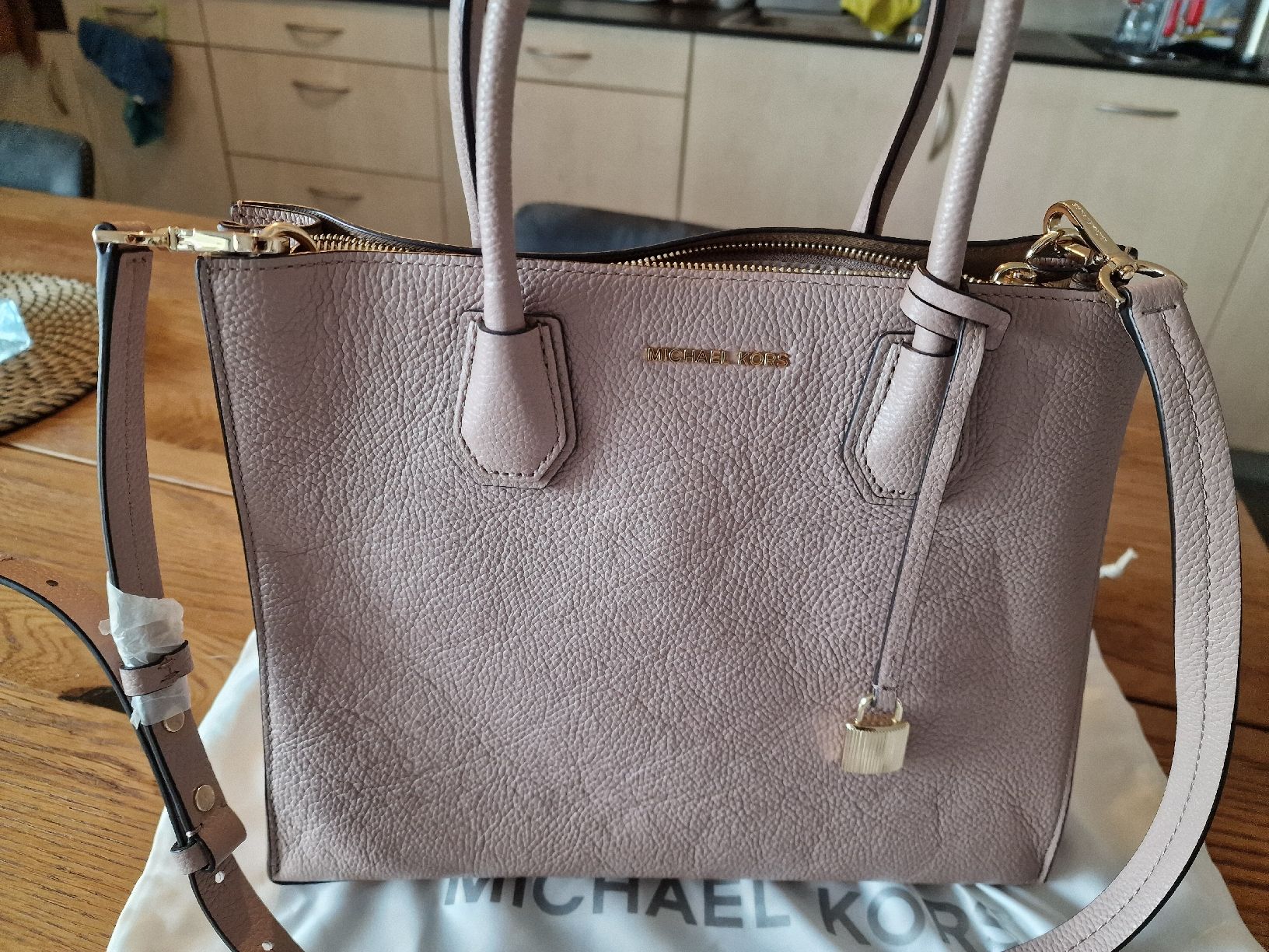 Taschen für Damen: sac micheal kors jamais  utilisé – Neu und originalverpackt aus Cheseaux sur Lausanne von pan_skd5 4