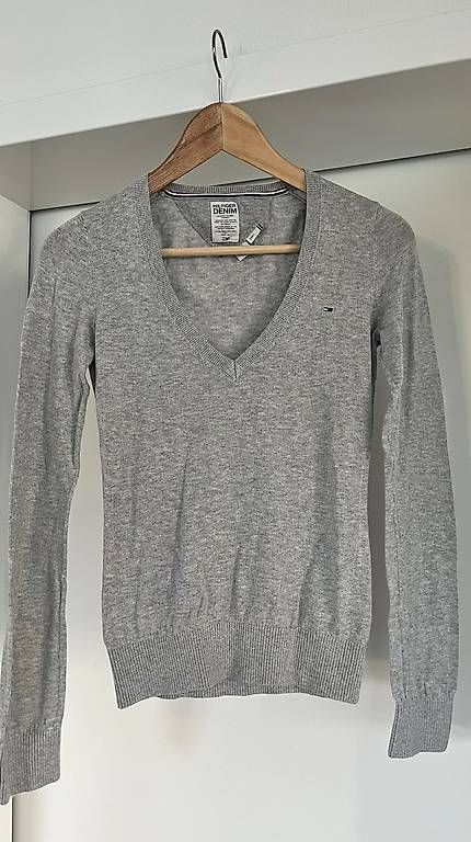 Pullover & Sweatshirts: Hilfiger Pullover Gr. S – Gebraucht aus Liestal von Schatzsucher90