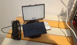 Projecteur solaire LED extérieur avec télécommande - Neuf