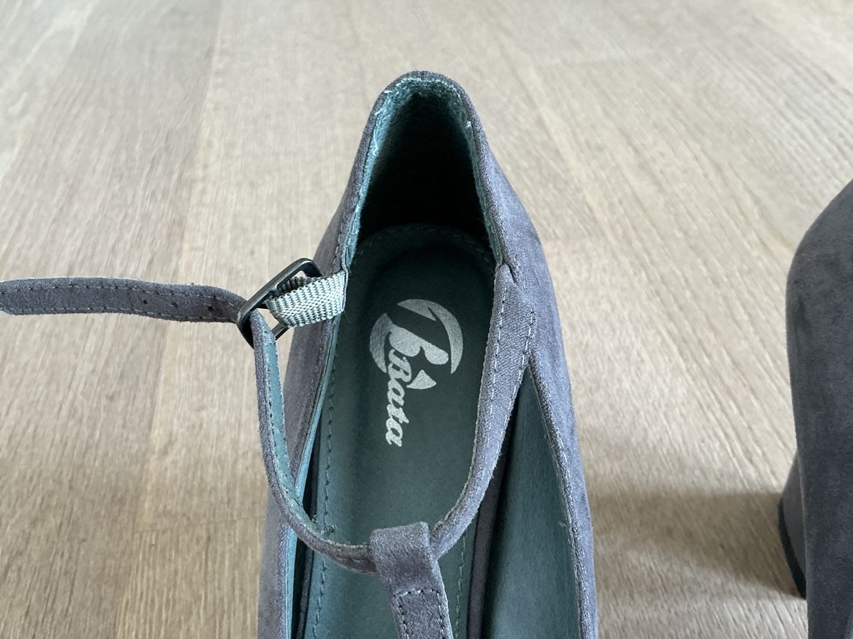 Scarpe da donna: Bata Schuhe, Farbe Grau, Größe 37 – Usato da Hergiswil NW venduto da wol_j5qk 2