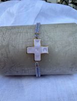 KREUZ-ARMBAND MIT KORDEL