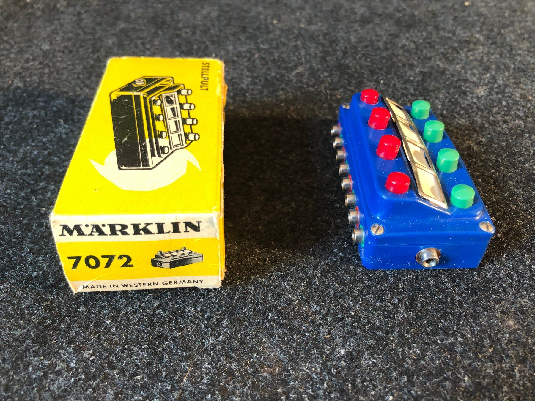 Märklin Modellini di ferrovie: Märklin poste de commande 7072 / Märklin Stellpult 7072 – Usato da Saignelégier venduto da Ax3l 3