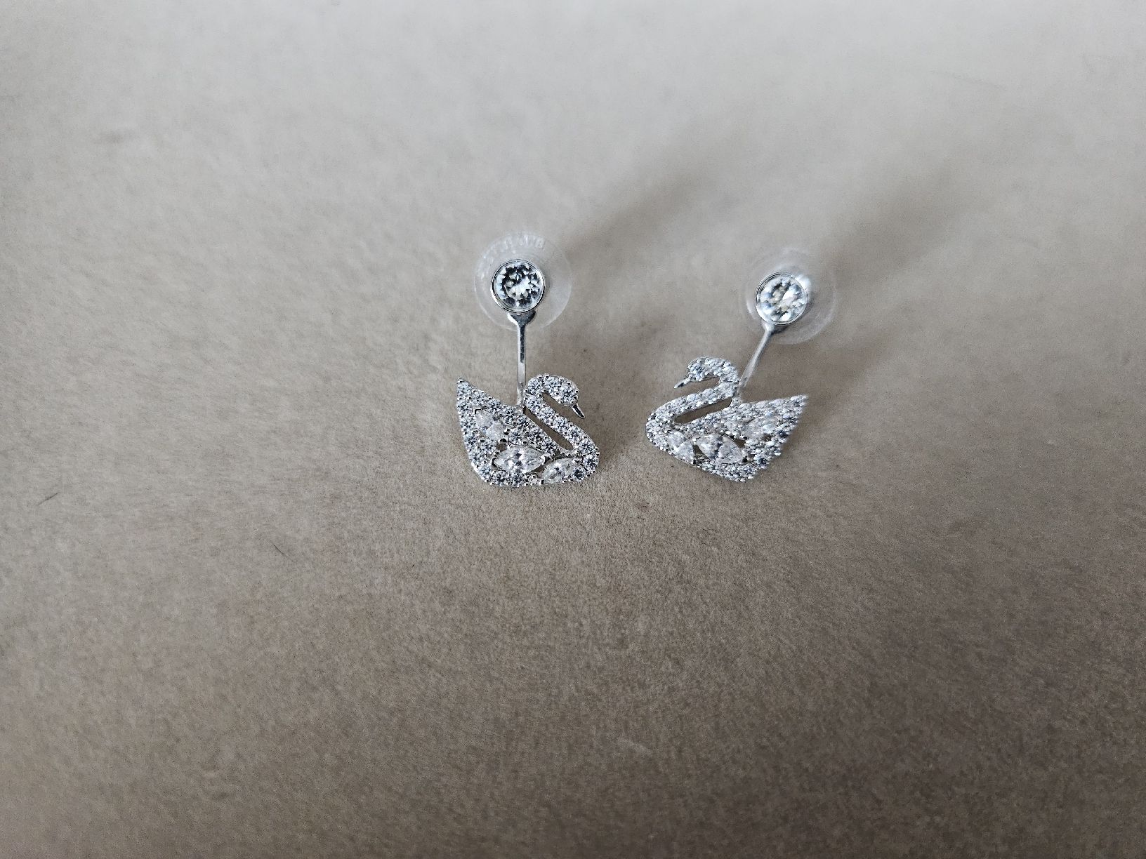 Swarovski Ohrringe & -stecker: swarovski Ohrringe Schwan – Gebraucht aus St. Gallen von ejw_w9pv