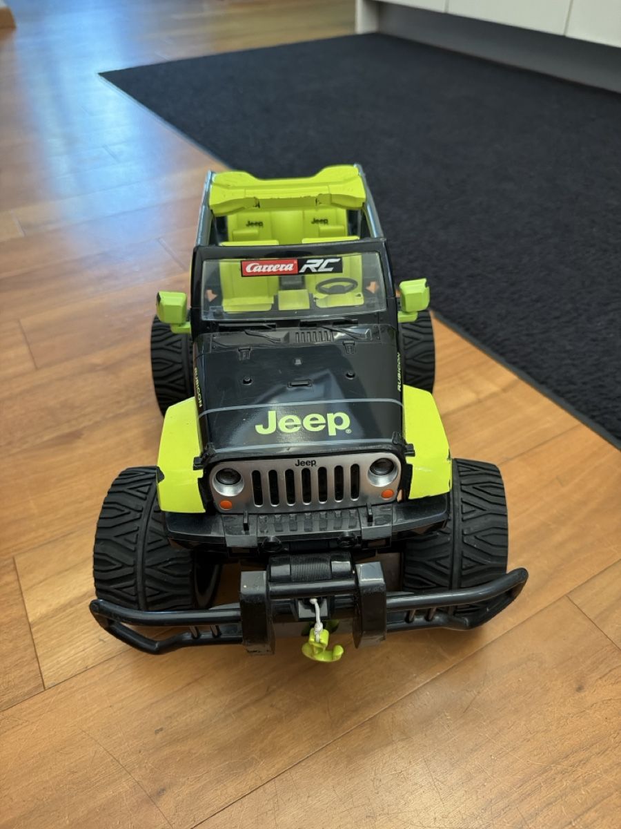Veicoli per bambini: Carrera RC Jeep Ferngesteuertes Auto – Usato da Arbon venduto da clothes187 4