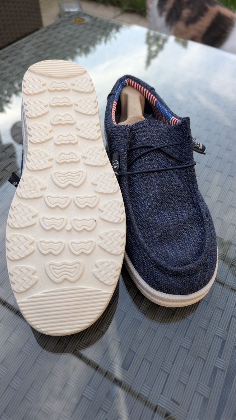 Herrenschuhe: Bequeme Freizeitschuhe Grösse 42 Sommerlich leicht – Neu (gemäss Beschreibung) aus Triesen von NFL89 2
