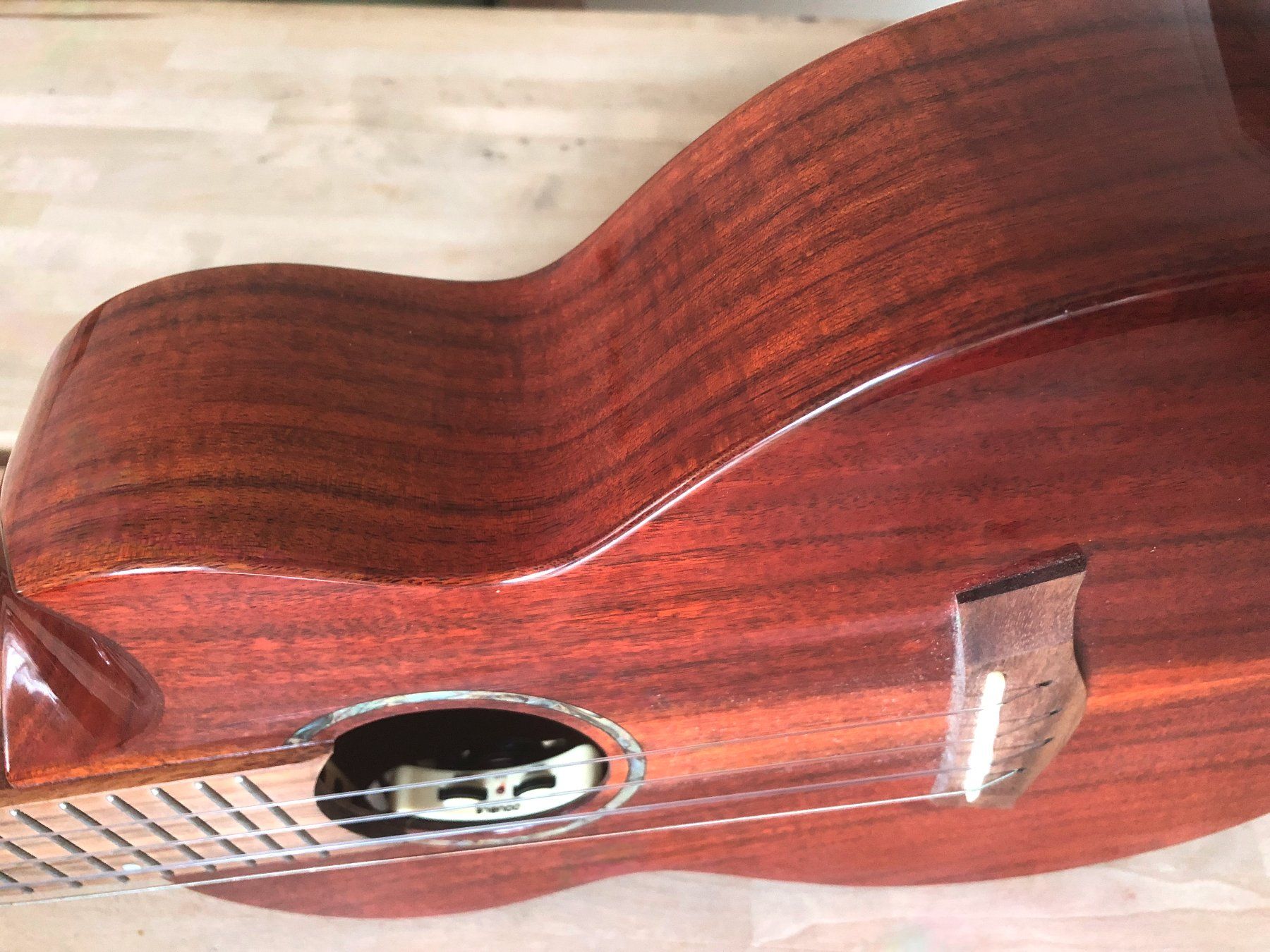Strumenti musicali: Ukulele Flight Mustang Tenor EQ-A – Usato da Oberengstringen venduto da harburger 7