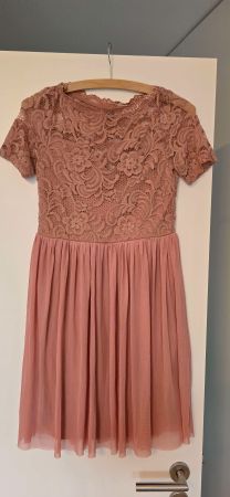 Kleid mit Spitze in Altrosa neuwertiger Zustand