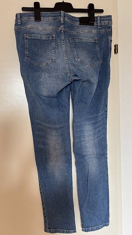 Jeans: Jeans mit Spitzendetails, Gr. 36 – Usato da Baden venduto da Chrisenft 1