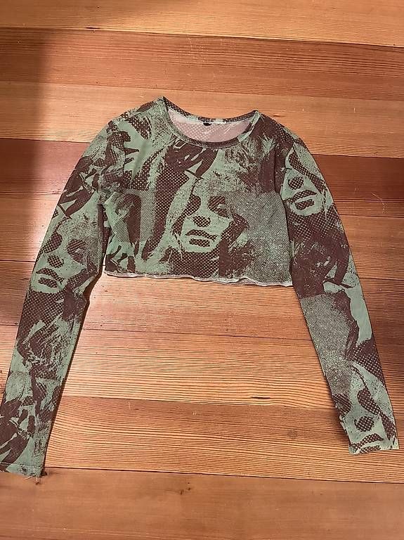 T-shirt: Grünbraunes Langarm Shirt – Usato da bern venduto da celio777