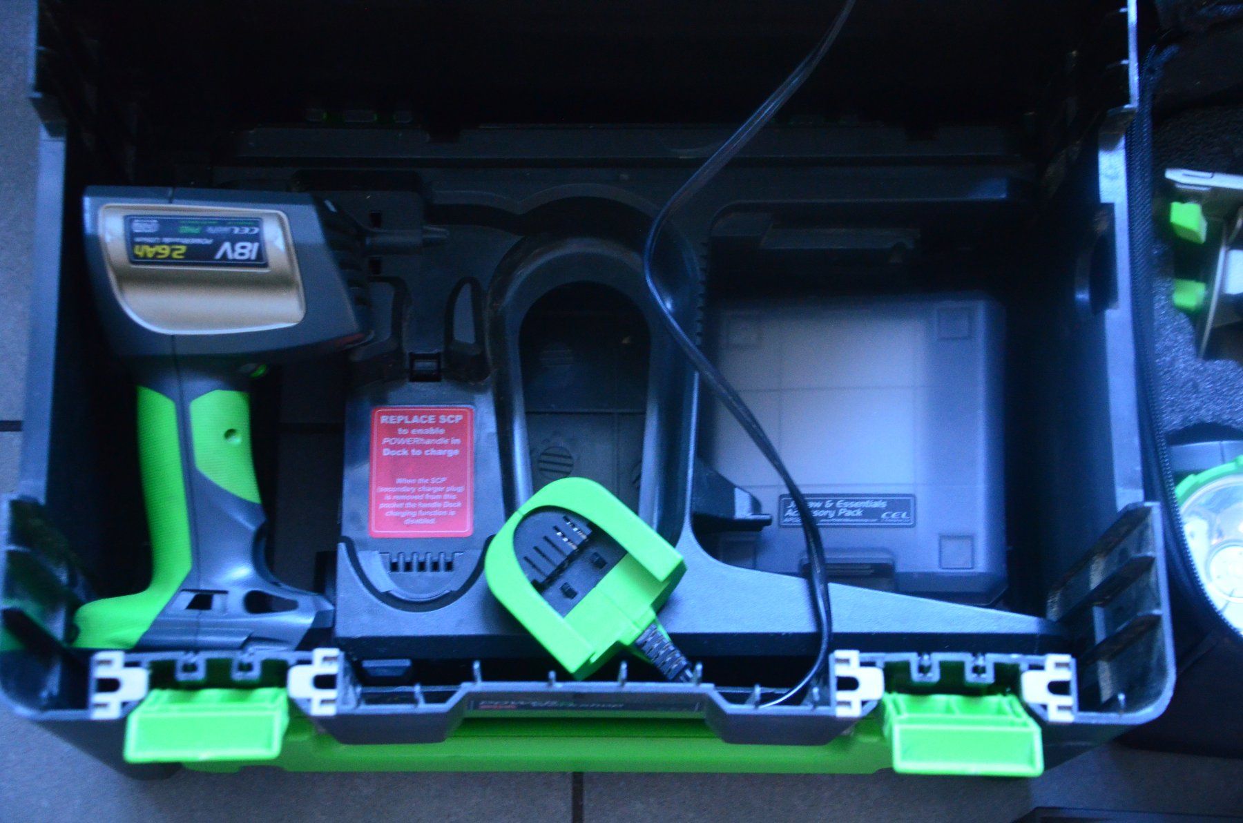 Alle Werkzeuge: CEL WS3E POWER 8 Workshop Werkzeugkasten Coffret à outils – Defekt aus Collonges von arashee 1