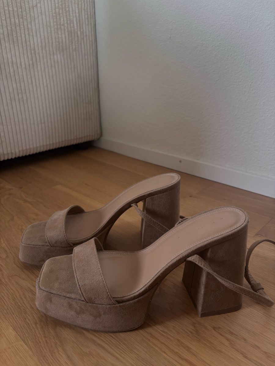 Scarpe da donna: Bershka Schuhe, Grösse 39 – Nuovo (secondo la descrizione) da Zollikofen venduto da Floraa74