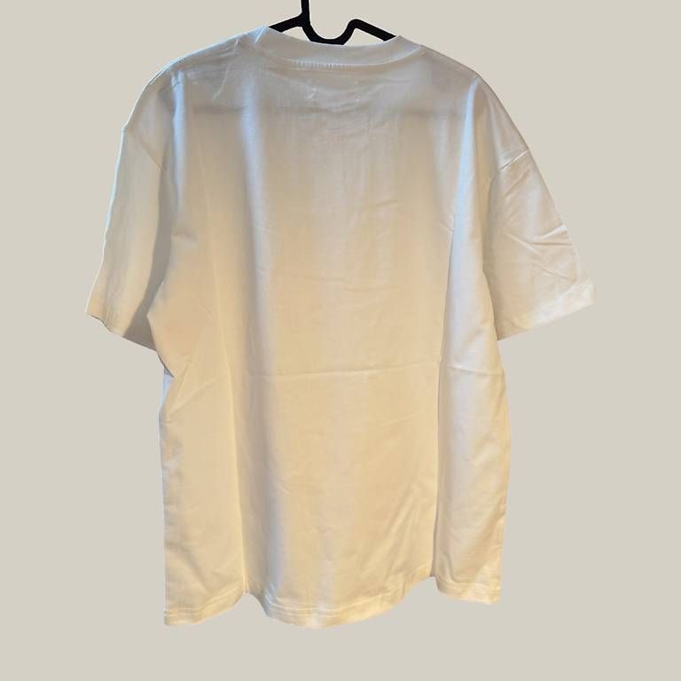 Maison Margiela T-shirt: Maison margiela T-shirt – Usato da Basel venduto da Leo_6qtr 1