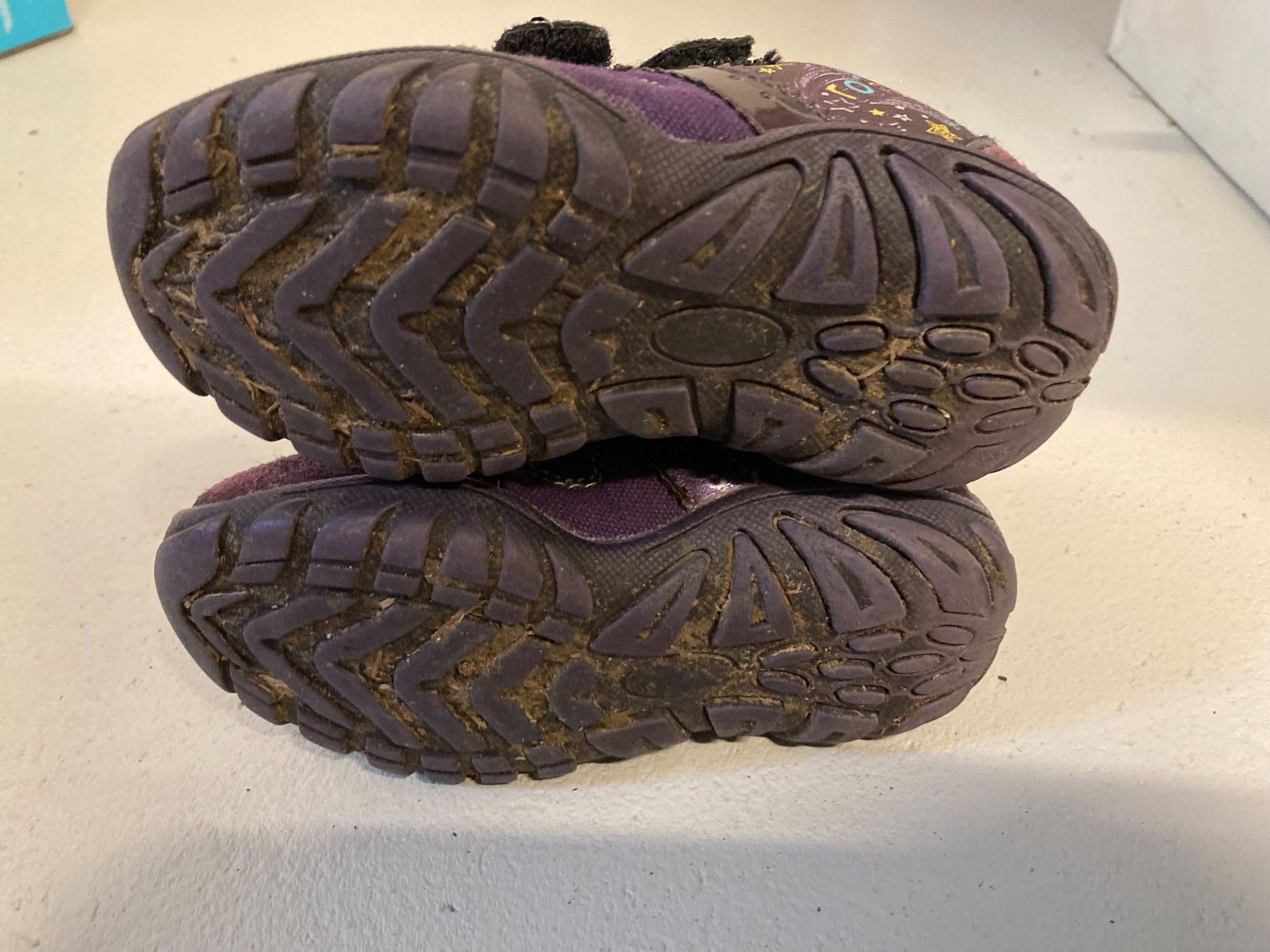 Schuhe für Jungen: Kinder Schuhe, Grösse 24, Lila – Gebraucht aus Basel von Ullminator 3