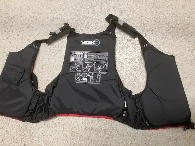 Gilets de sauvetage: schwimmweste – D'occasion à Wald ZH par Rehatech 4