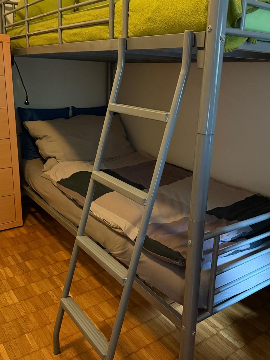 Letti: Robustes Metallhochbett – Usato da Zürich venduto da larapalomaa