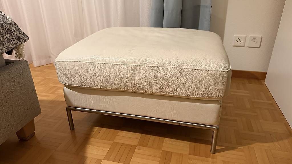 Ikea Hocker: Hocker weiß Leder Arild – Gebraucht aus Adliswil von thomasm85