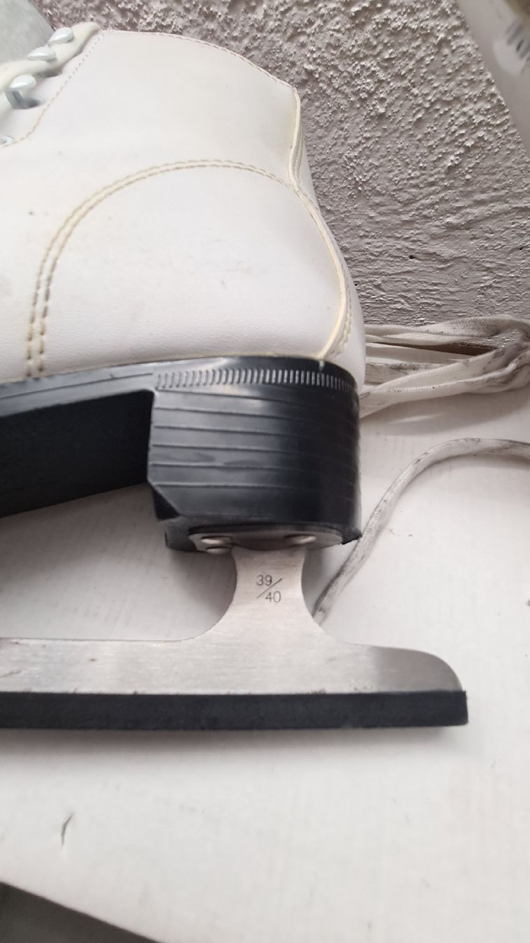 Pattini da ghiaccio: Schlittschuhe Damen gr.39 – Usato da Wetzikon ZH venduto da Bmwcabriolet