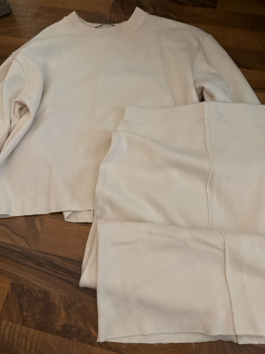 Zara Lotti di vestiti: Zara Set Pullover und Kleid – Usato da Luzern venduto da slavi_22