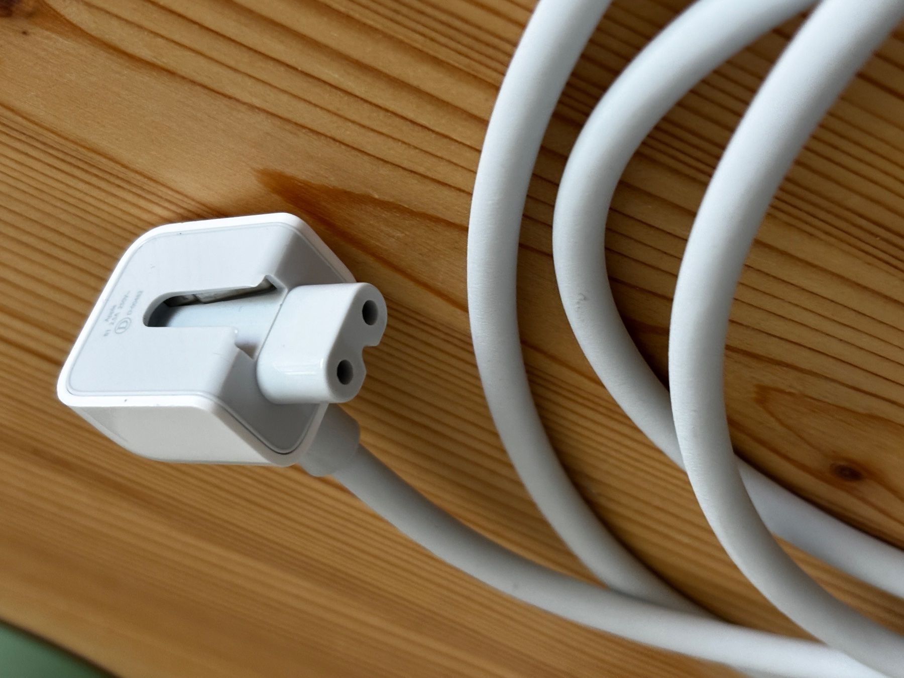 Apple Caricabatterie: Original Apple Netzkabel / Stromkabel CH Stecker NEU – Nuovo (secondo la descrizione) da Herrliberg venduto da Tcardo 2