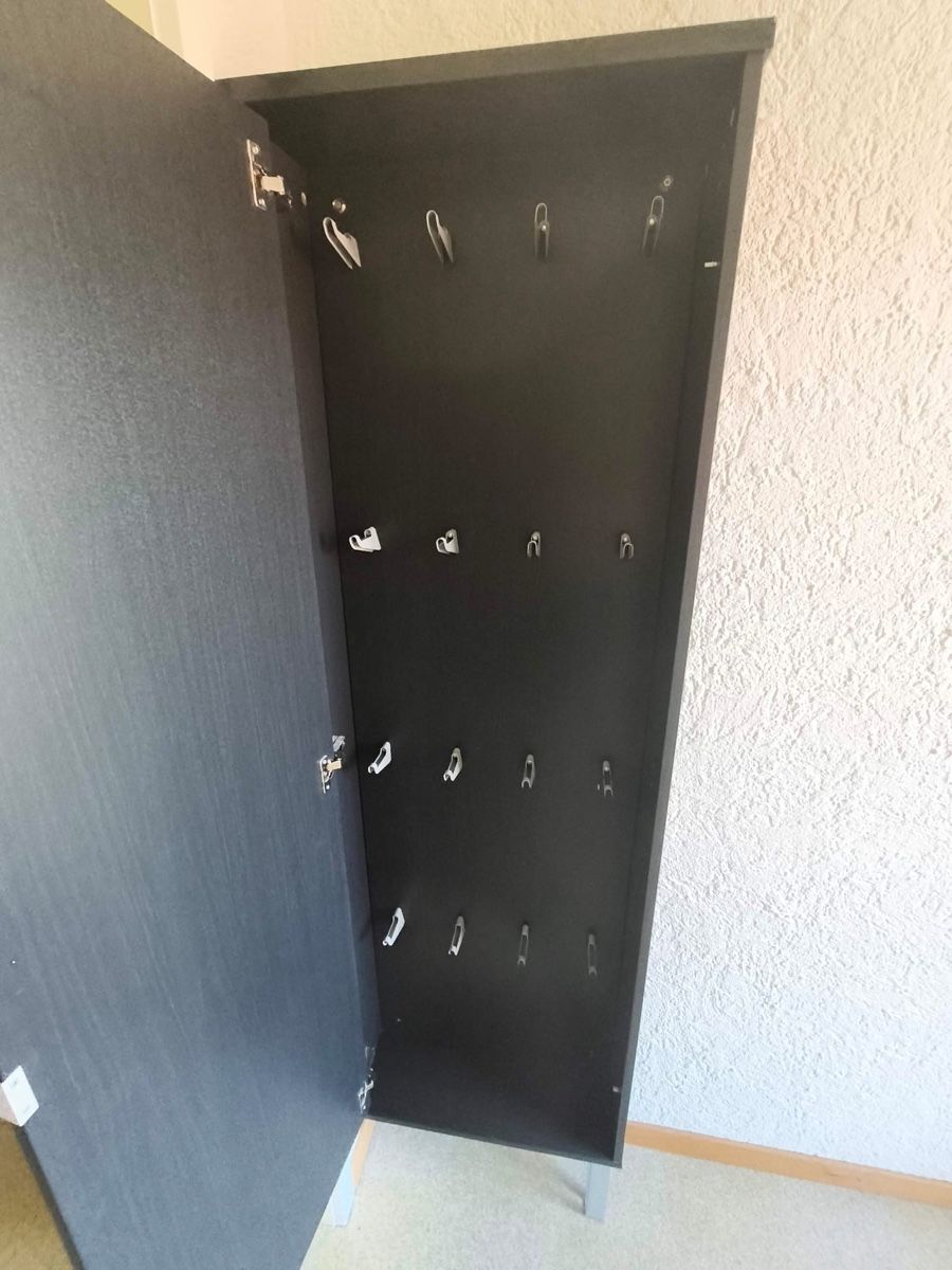 Guardaroba: Schuhschrank mit Siegeltür  – Usato da Staad SG venduto da and_c6q2 2