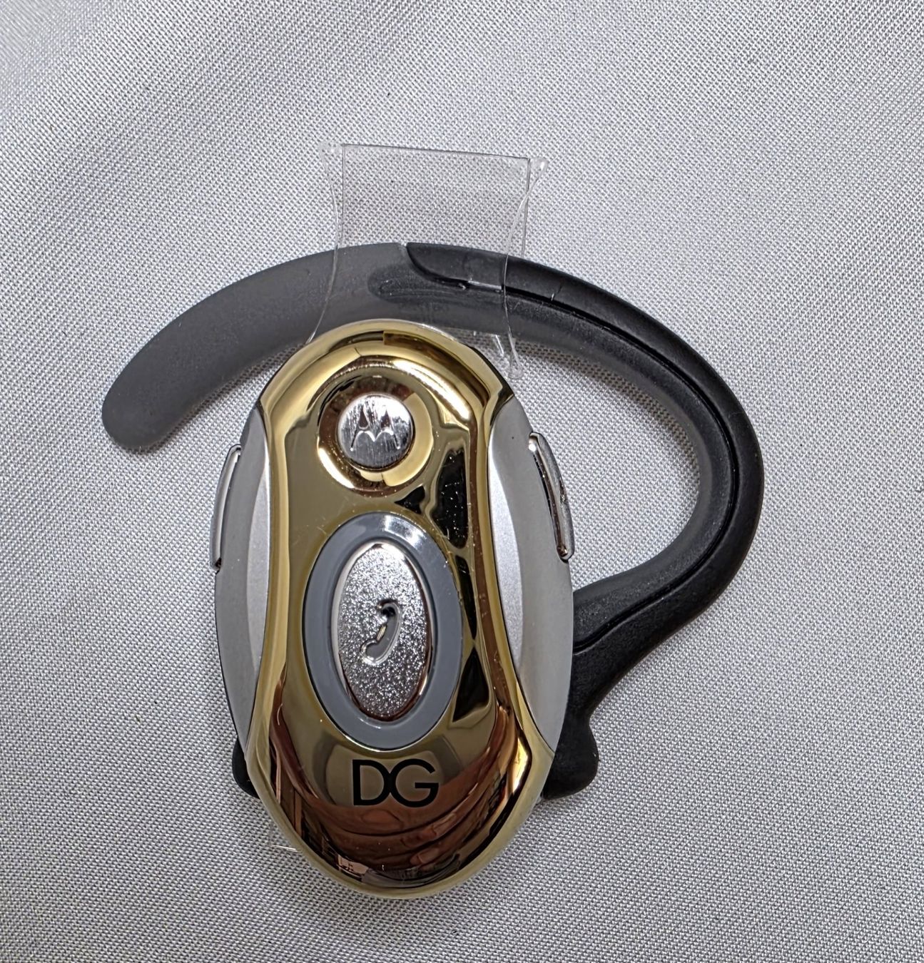 Dolce & Gabbana Cuffie: Vintage Dolce & Gabbana / Motorola Bluetooth Headset – Usato da Ebikon venduto da Fredieluz