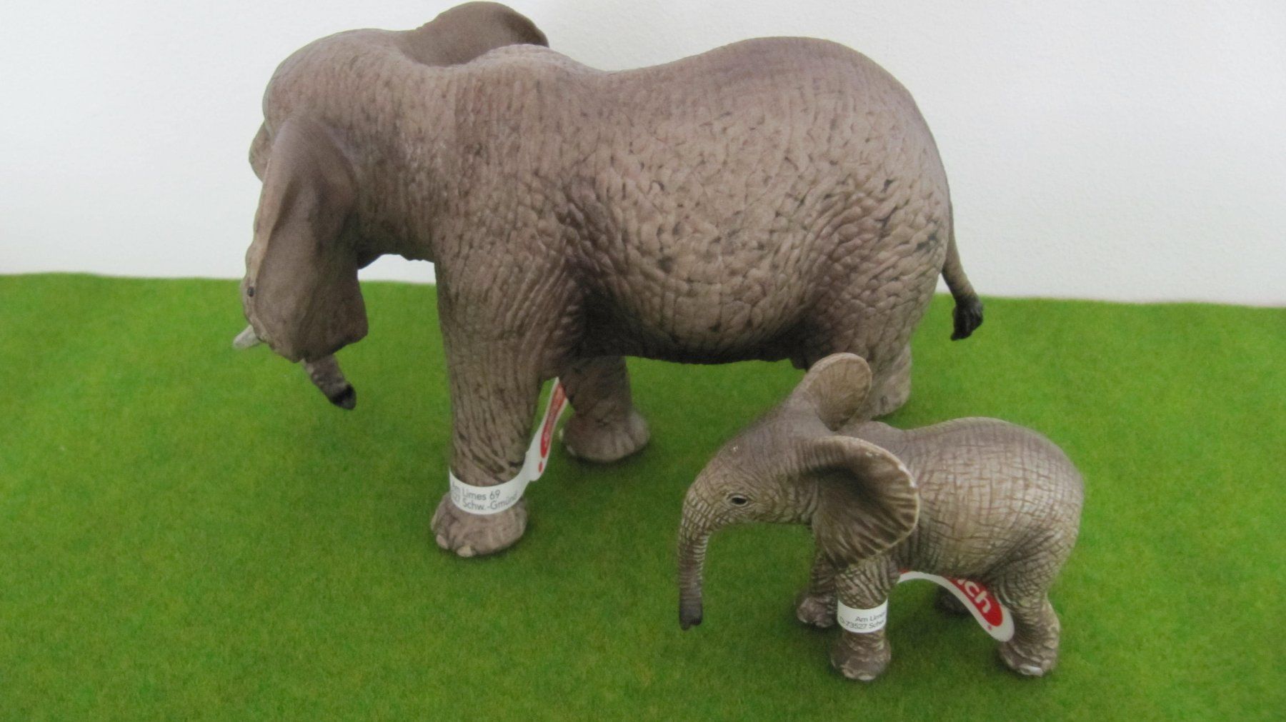 Spielzeuge: Schleich Elefant mit Jungtier – Neu (gemäss Beschreibung) aus Brunnen von Kiwiland1 2