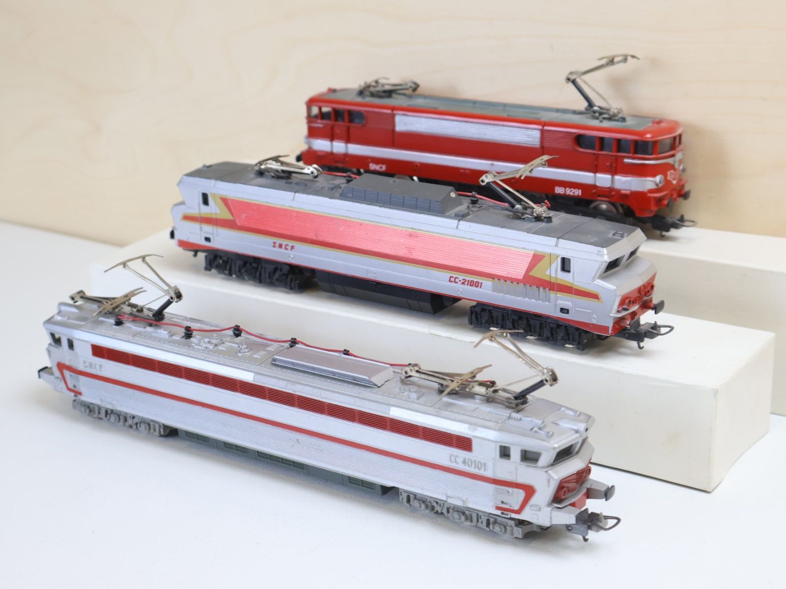 Lima Modelleisenbahnen: Lima SNCF 3 x E-Loks - H0 DC – Gebraucht aus Winterthur von Monstera