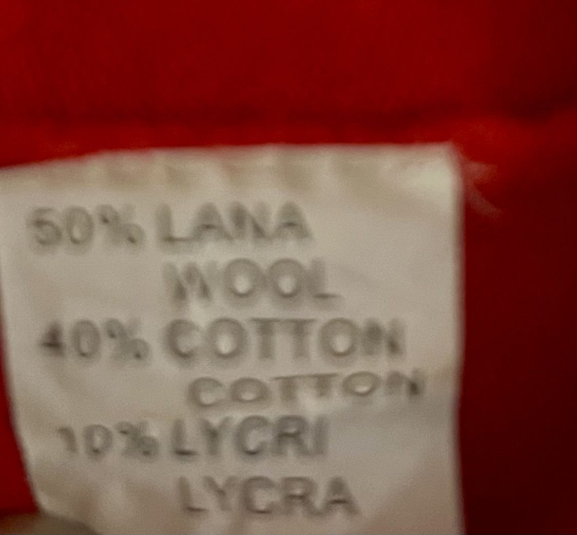 Maglioni & Felpe: Roter Strickpullover mit Details an den Ärmeln, Grösse M – Usato da Dübendorf venduto da senero44 3