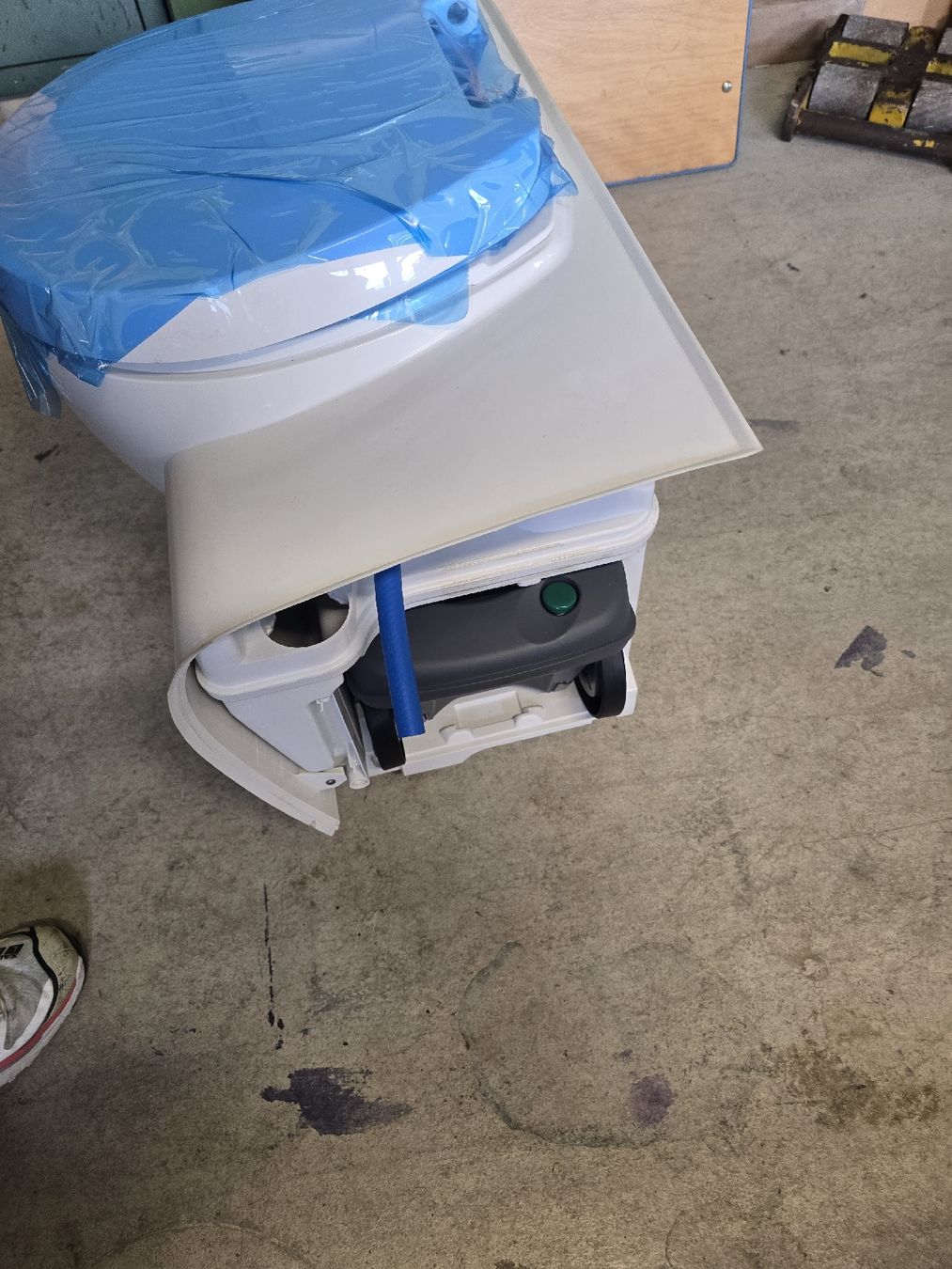Thetford WC: Thedford Banktoilette – Neu (gemäss Beschreibung) aus Neerach von husa0_0 3