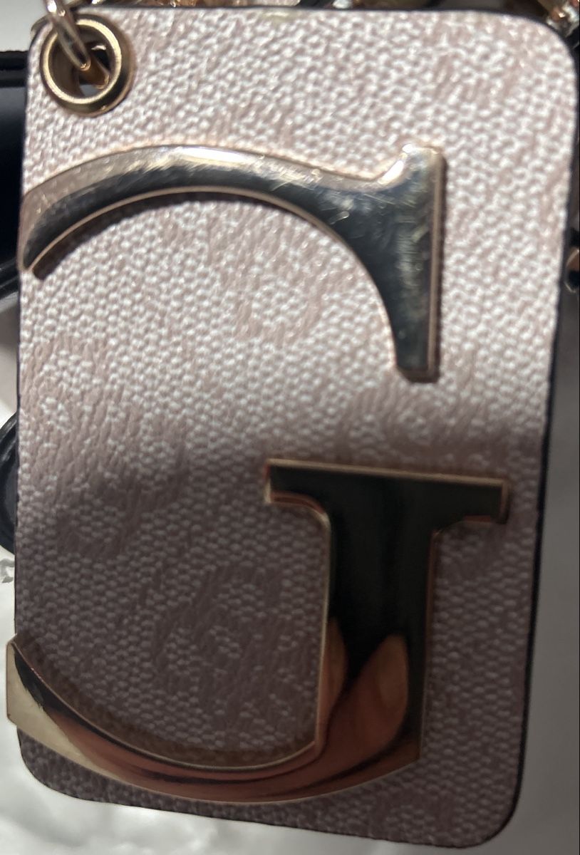 Guess Borse da donna: Guess sac à main femme – Nuovo (secondo la descrizione) da Martigny venduto da pseudinette 4